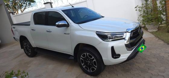 TOYOTA HILUX 2.8 D-4D TURBO DIESEL CD SRX 4X4 AUTOMÁTICO